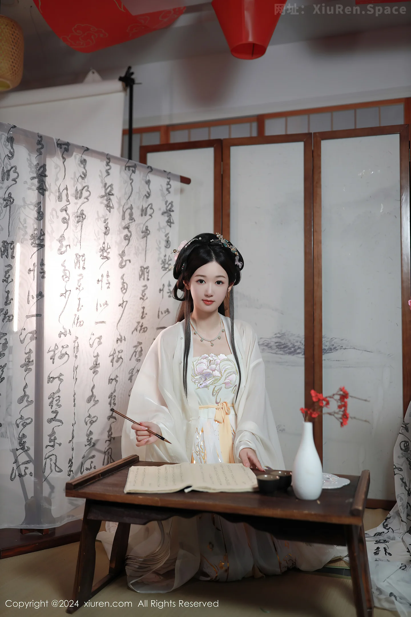 图片[2]-[XiuRen秀人网]VOL.8898 模特唐安琪性感浅色古装服饰配超薄无内肉丝秀曼妙身姿诱惑写真81P-秀人网官方网站